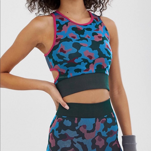 Seamless Set : Crop Top & Shorts in Camo Jacquard - Picture 8 of 8